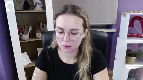 Snapshot of blackrosezoey chatting on October 21, 4:39 am Z O E Y online show from October 21, 4:39 am
