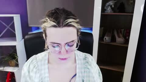 Z O E Y online show from March 23, 5:34 am