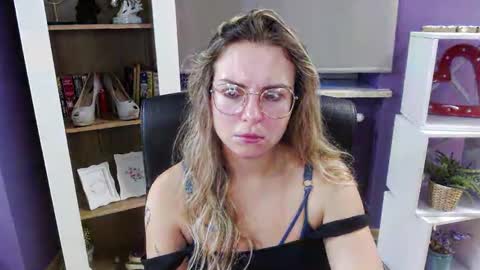 Snapshot of blackrosezoey chatting on October 8, 5:02 am Z O E Y online show from October 8, 5:02 am