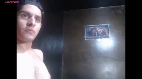 Blackwolf and whitebee online show from December 21, 10:27 pm