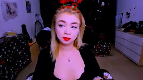 Nicole online show from November 8, 5:05 pm