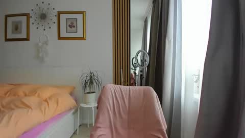 Nicole online show from February 7, 7:22 am