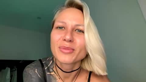 blonde_fuck_couple online show from June 14, 12:32 am