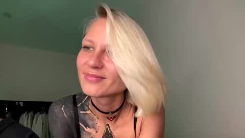 blonde_fuck_couple online show from June 8, 1:28 am