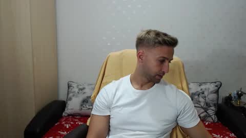 Snapshot of blondeagle chatting on October 24, 7:42 am Mr Blond online show from October 24, 7:42 am