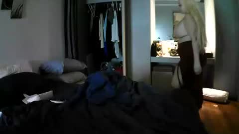 blondedolltia online show from October 6, 6:04 pm