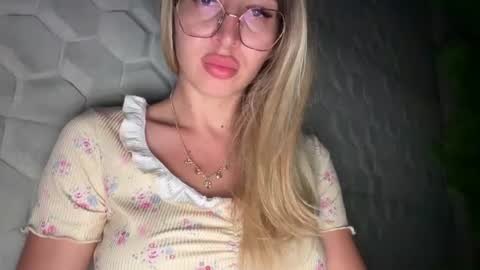 OnlyFans livia77   twitter liv20 4u online show from July 30, 6:30 pm