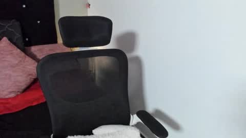 Esperanza online show from February 25, 4:05 am