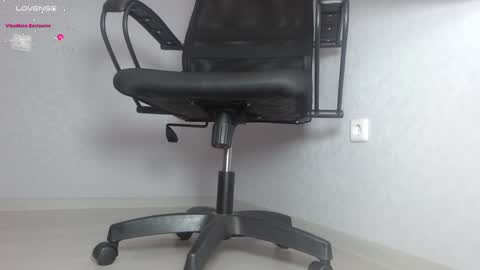 Im Di. I smell naked even when Im dressed. online show from January 21, 12:29 pm