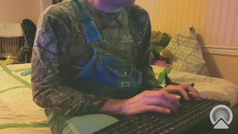Snapshot of blondieblu89 chatting on February 18, 11:22 am First Time College Boy online show from February 18, 11:22 am
