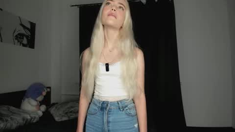 blondiebubble online show from December 3, 10:38 am