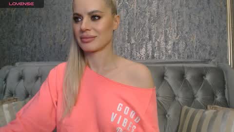 Snapshot of blondiestarxxx chatting on October 22, 11:50 pm Helen online show from October 22, 11:50 pm