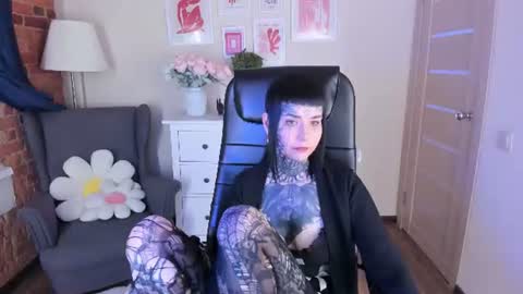 Mary online show from August 4, 8:38 pm