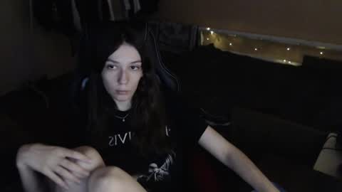 blue__velvet_ online show from June 13, 2:27 pm
