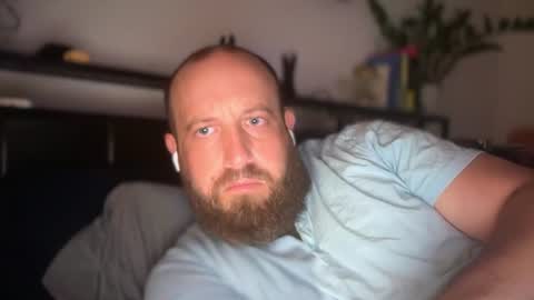 blue_eyes247 online show from June 18, 4:40 am