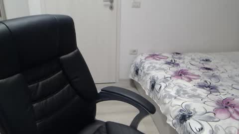 Juliet online show from November 18, 5:27 pm