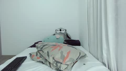 bluediamond_ online show from February 20, 6:50 am