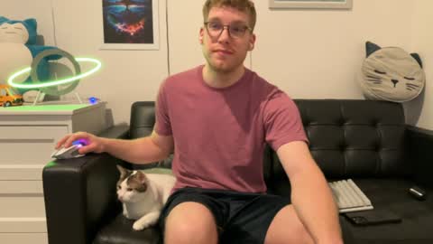 blueeyedtallguy online show from December 19, 9:06 pm