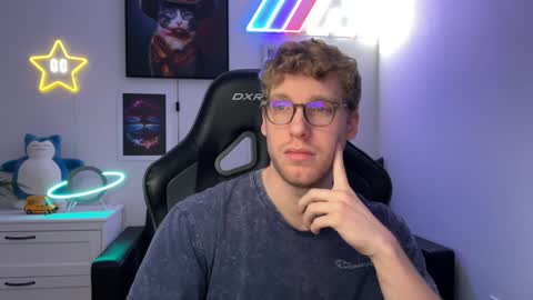 blueeyedtallguy online show from December 6, 11:30 pm