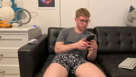 blueeyedtallguy online show from December 16, 7:26 am