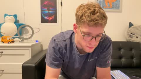 blueeyedtallguy online show from December 18, 2:42 am