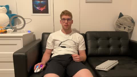 blueeyedtallguy online show from December 19, 5:07 am