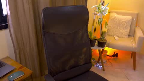 FLORAA online show from January 19, 1:43 pm