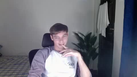 blueeyedboyisasia online show from July 28, 3:21 pm