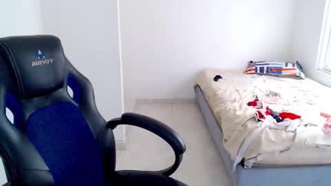  Hey guysI am BrendaWelcome my room online show from December 18, 9:54 pm