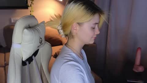 Alice and David online show from August 4, 10:39 pm