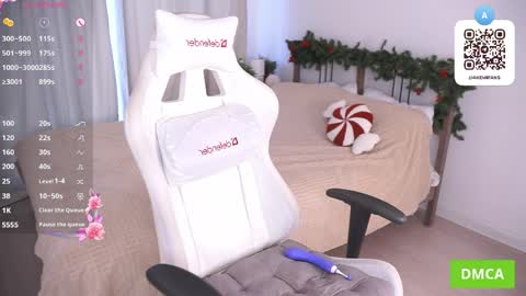 Akemi online show from April 11, 7:45 am