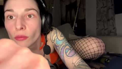 bonniewof online show from April 19, 8:04 am