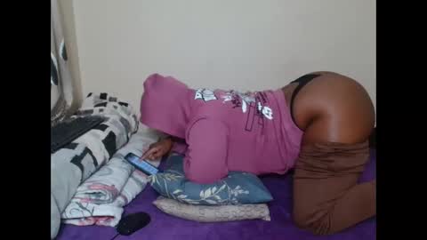 bootydarkebony_ online show from June 6, 4:13 pm