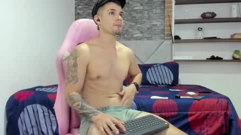 booyhott_ online show from February 19, 7:57 pm