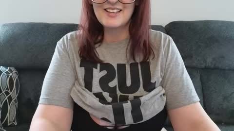 boredbustyhousewife online show from December 5, 5:55 pm