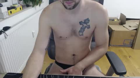 boy_t0y89 online show from February 9, 6:17 am