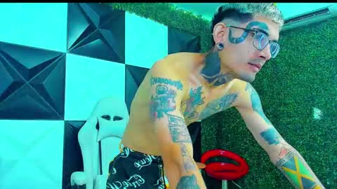 boy_tatto77 online show from March 10, 1:15 pm