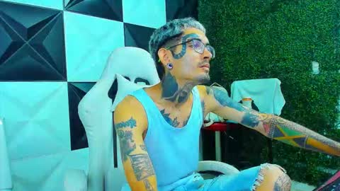 boy_tatto77 online show from February 20, 5:48 pm