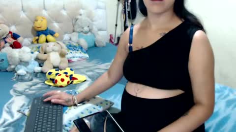 Snapshot of boyslatin493916 chatting on February 20, 8:47 pm nikky and jeik online show from February 20, 8:47 pm