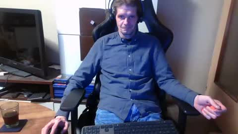 Snapshot of bponie1 chatting on December 7, 11:18 pm bponie1 online show from December 7, 11:18 pm