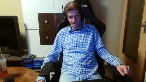 Snapshot of bponie1 chatting on December 28, 2:11 am bponie1 online show from December 28, 2:11 am