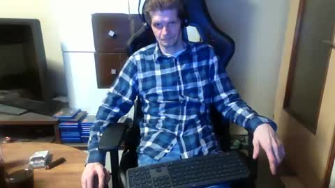 Snapshot of bponie1 chatting on December 22, 1:34 am bponie1 online show from December 22, 1:34 am