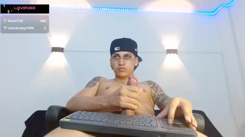 Snapshot of br4ndon_cooper chatting on October 31, 8:09 pm Brandon online show from October 31, 8:09 pm