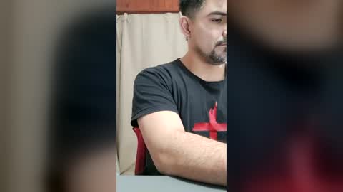 bradd_32 online show from July 28, 12:48 pm