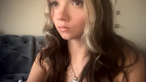 brandiiixo online show from January 18, 9:02 pm