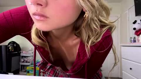 brandiiixo online show from October 9, 5:29 pm