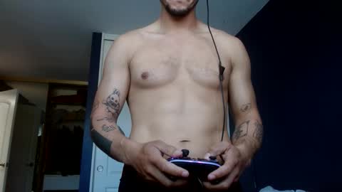 Breadcrumbsss online show from November 24, 9:46 pm