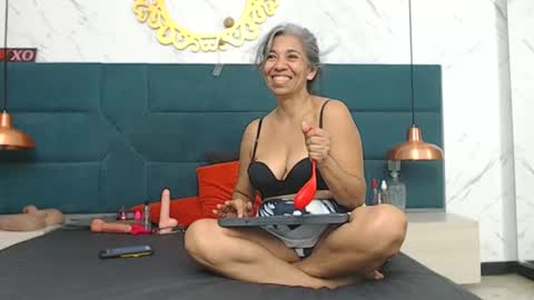 BRENDA VELASQUEZ online show from November 6, 8:12 pm