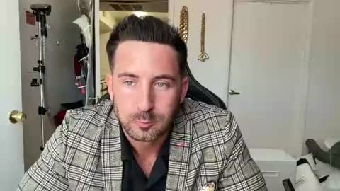 Brett Mycles online show from July 23, 6:38 pm