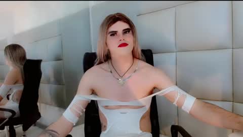 EllieMiranda online show from December 5, 3:33 pm